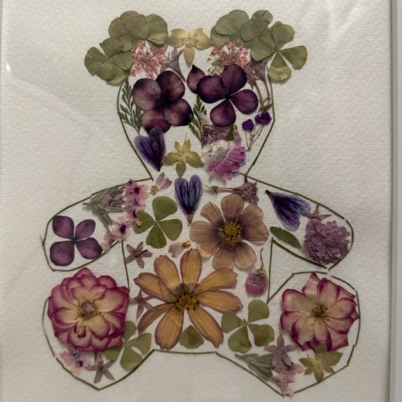 Handmade Pressed Flower Teddy Bear Art 8” x 10” Frame - Picture 3 of 4